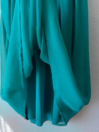 Vestido con detalles de pedrerías