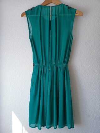 Vestido con detalles de pedrerías