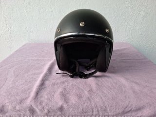 Casco moto jet negro mate marca KUM
