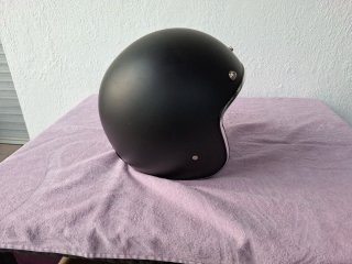 Casco moto jet negro mate marca KUM