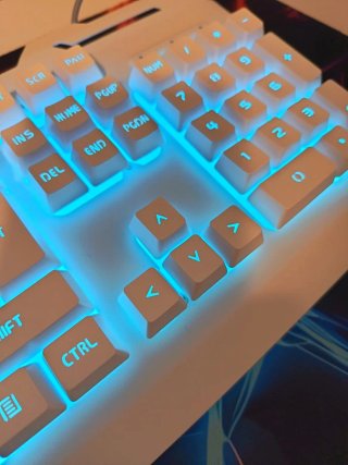 Teclado y alfombrilla gaming