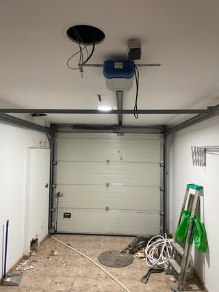 Puerta automática elevadora