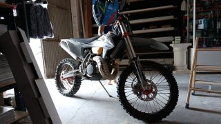 300cc 2t de 2024 enduro cross replica KTM