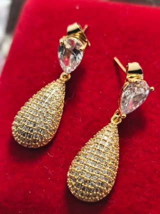 Pendientes chapados en oro