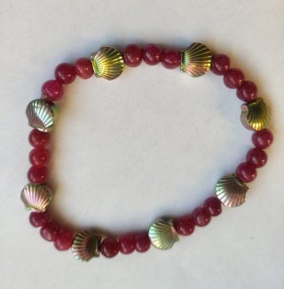 Pulsera de Rubí indio con conchas de Hematite