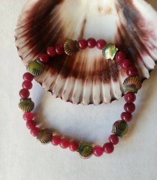 Pulsera de Rubí indio con conchas de Hematite