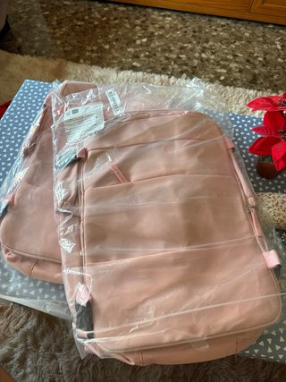 Dos mochilas de viaje rosas Ryanair