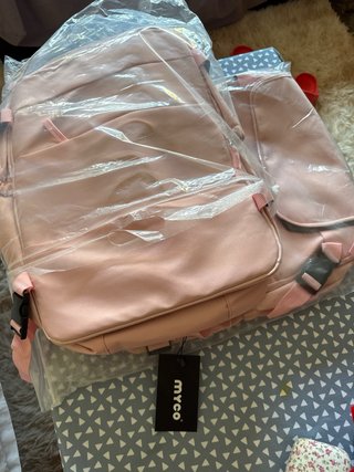 Dos mochilas de viaje rosas Ryanair