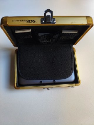 Nintendo 3DS XL + Cargador + Funda de metal