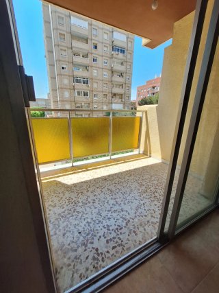 Buscamos 2 compañeras de piso para el curso 26/27.