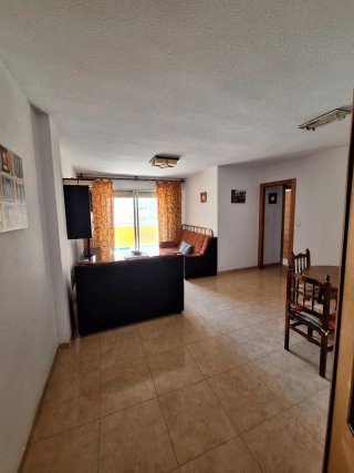 Buscamos 2 compañeras de piso para el curso 26/27.
