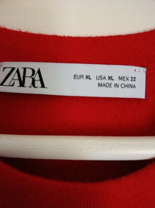 Top de punto rojo Zara XL