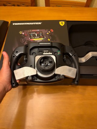 Volante Ferrari F1 SF1000