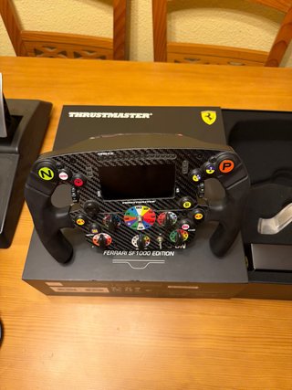 Volante Ferrari F1 SF1000