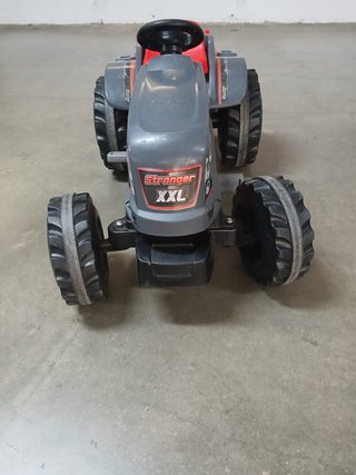 Tractor con remolque y pedales para niños pequeños