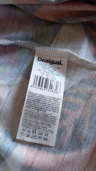 Camiseta sin mangas. Marca Desigual. Talla M