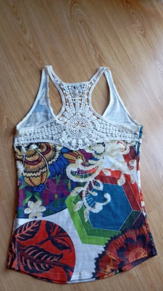 Camiseta sin mangas. Marca Desigual. Talla M