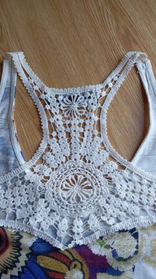 Camiseta sin mangas. Marca Desigual. Talla M