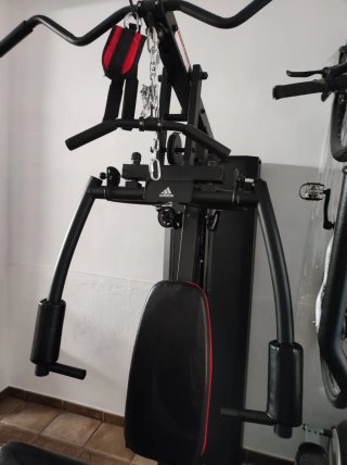 Multifunción de musculación Adidas.