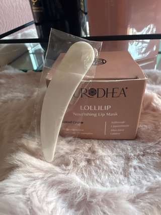 Nourishing lip mask