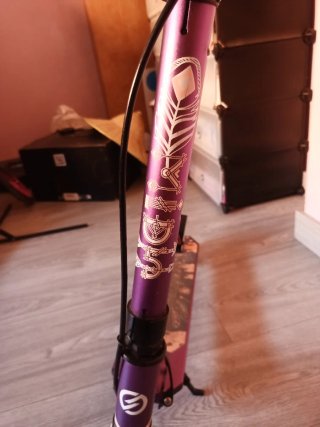 Patinete Oxelo MID morado con diseño tribal