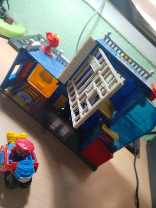 Comisaria de Superthings