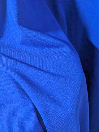 Vestido corto azul eléctrico de tirantes