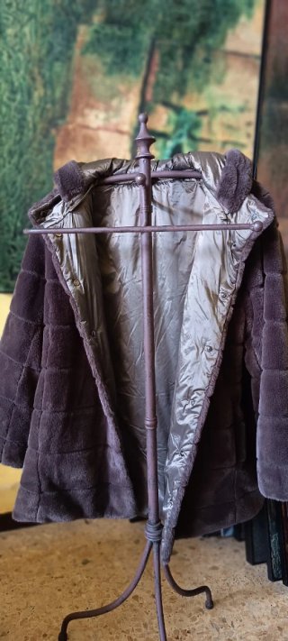 Chaquetón piel sintética.Impecable.Ligero, amoroso