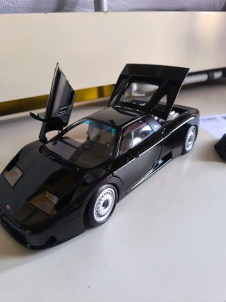 Bugatti eb110 modellino 1/12