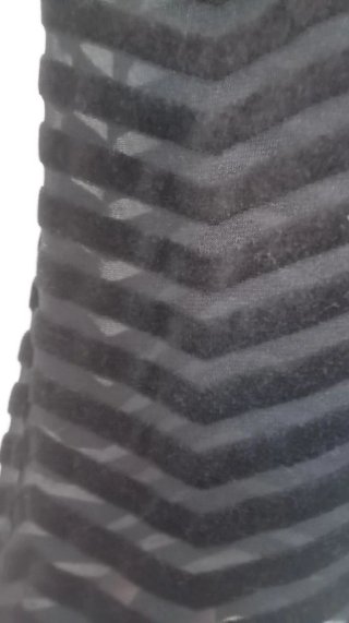 Jersey negro de manga corta. Talla M