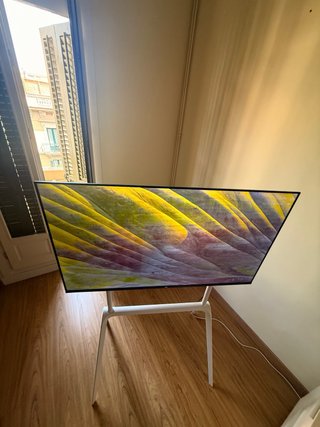 TCL 50 Inch 4K Smart LED TV con Soporte de pie