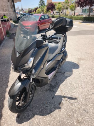 Yamaha xmax 400 Momo design