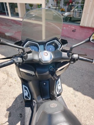 Yamaha xmax 400 Momo design
