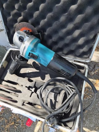 RADIAL MAKITA 115mm y 710w