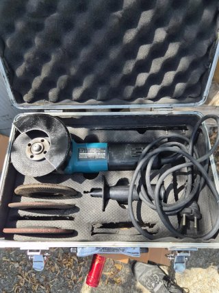 RADIAL MAKITA 115mm y 710w