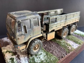 Maqueta M1083 FMTV sobre base