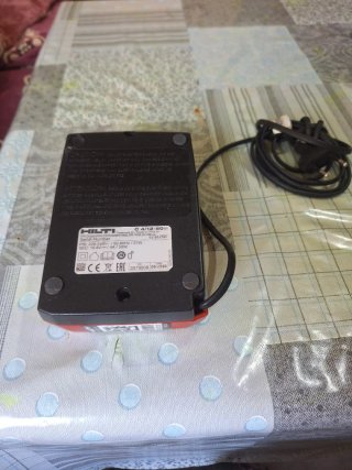 CARGADOR C 4/12-50 HILTI,