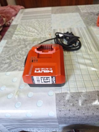 CARGADOR C 4/12-50 HILTI,