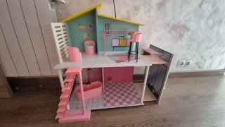 Casa de muñecas de madera