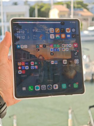 HONOR MAGIC V2
