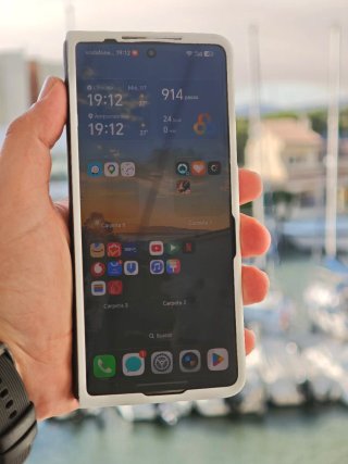 HONOR MAGIC V2