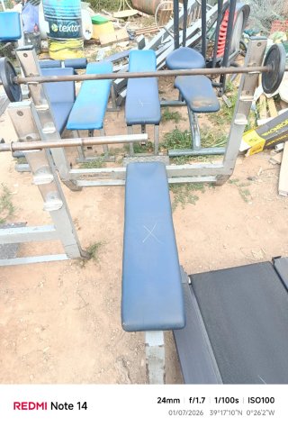 Gimnasio Ortus fitness bicis y bancos