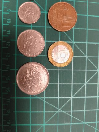 Lote de 10 monedas de francos franceses,siglo XX.2