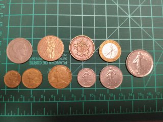 Lote de 10 monedas de francos franceses,siglo XX.2