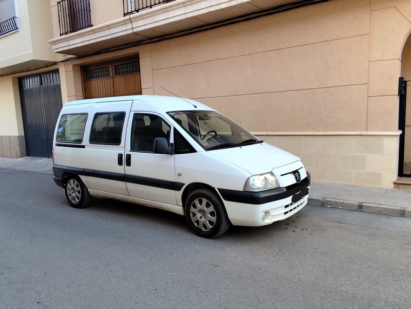 Peugeot Expert Premium Plus 9 plazas - foto 1
