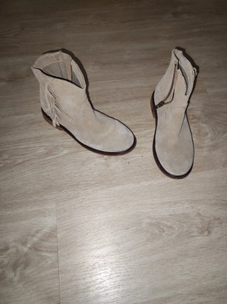 Botas beige casuales para niñas talla 32