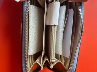 Monedero Guess nuevo