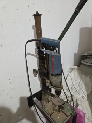 Taladro de banco Bosch con soporte a pared