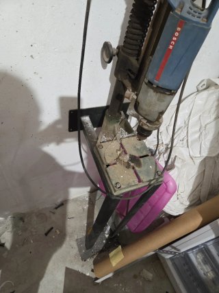 Taladro de banco Bosch con soporte a pared