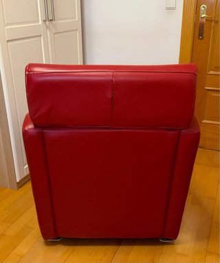 Butaca roja de piel autentica. Marca exclusiva
